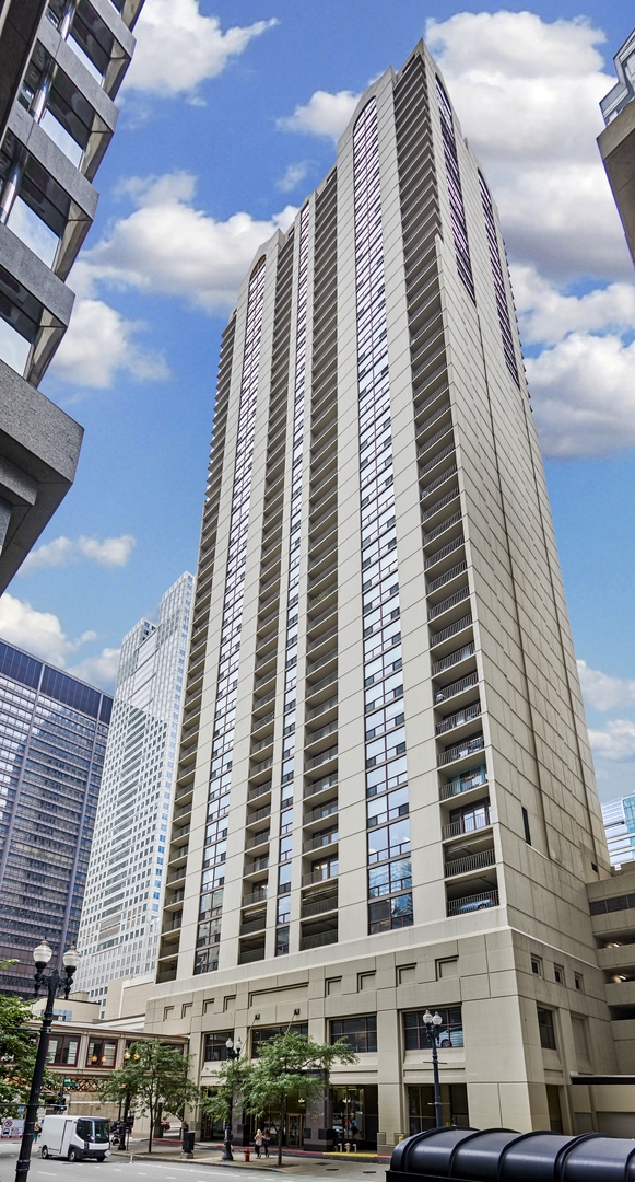 200 N Dearborn Street Unit: 4700