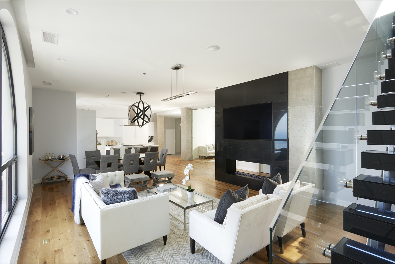 200 N Dearborn Street Unit: 4700