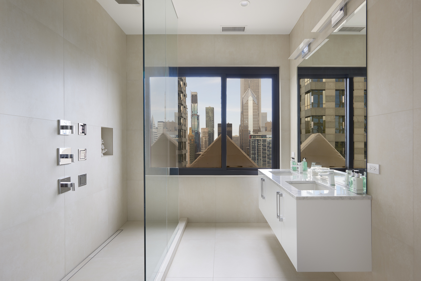 200 N Dearborn Street Unit: 4700