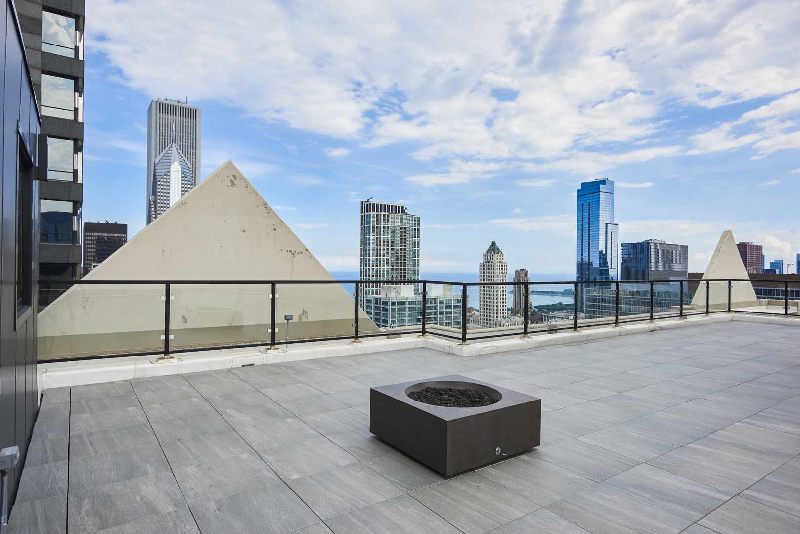 200 N Dearborn Street Unit: 4700