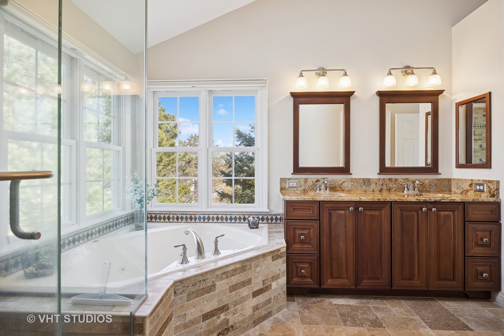 21322 W Williamsburg Court