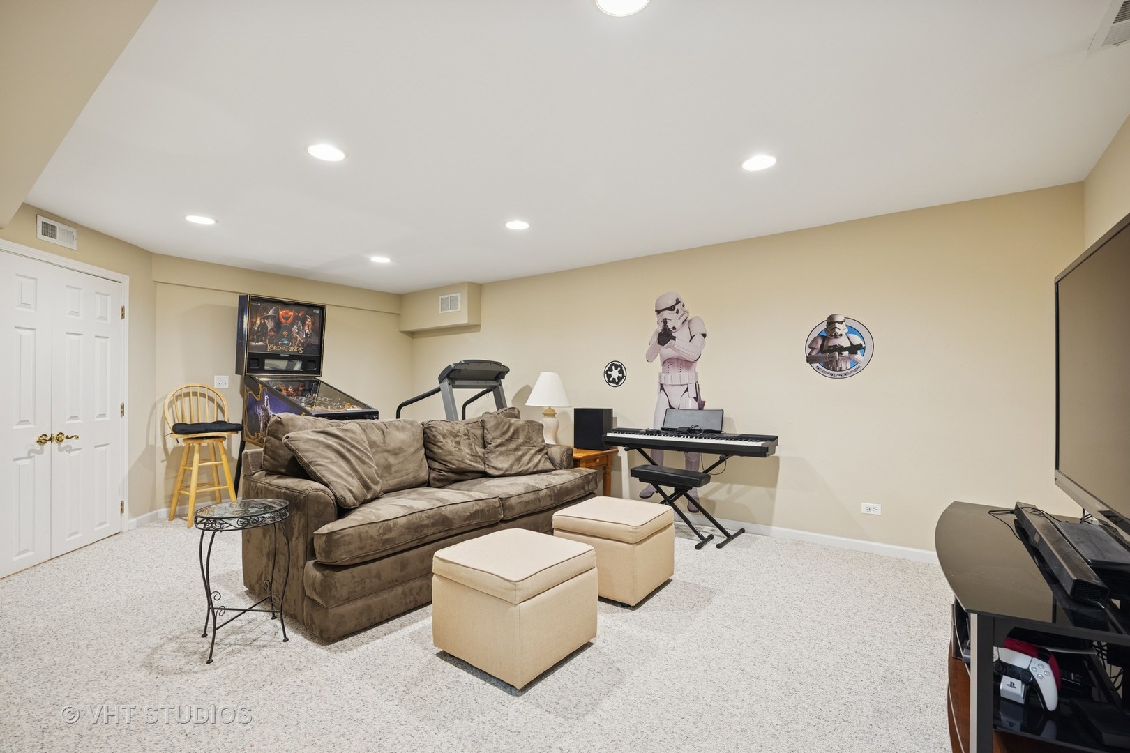 21322 W Williamsburg Court
