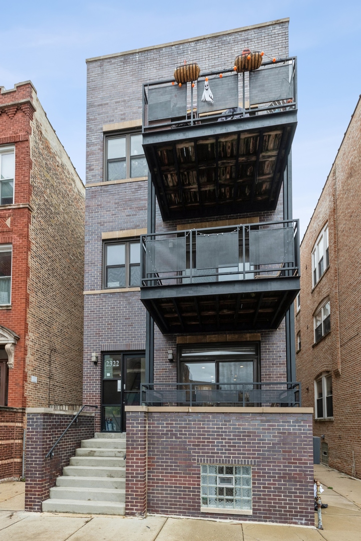 2322 W AUGUSTA Boulevard Unit: 1A