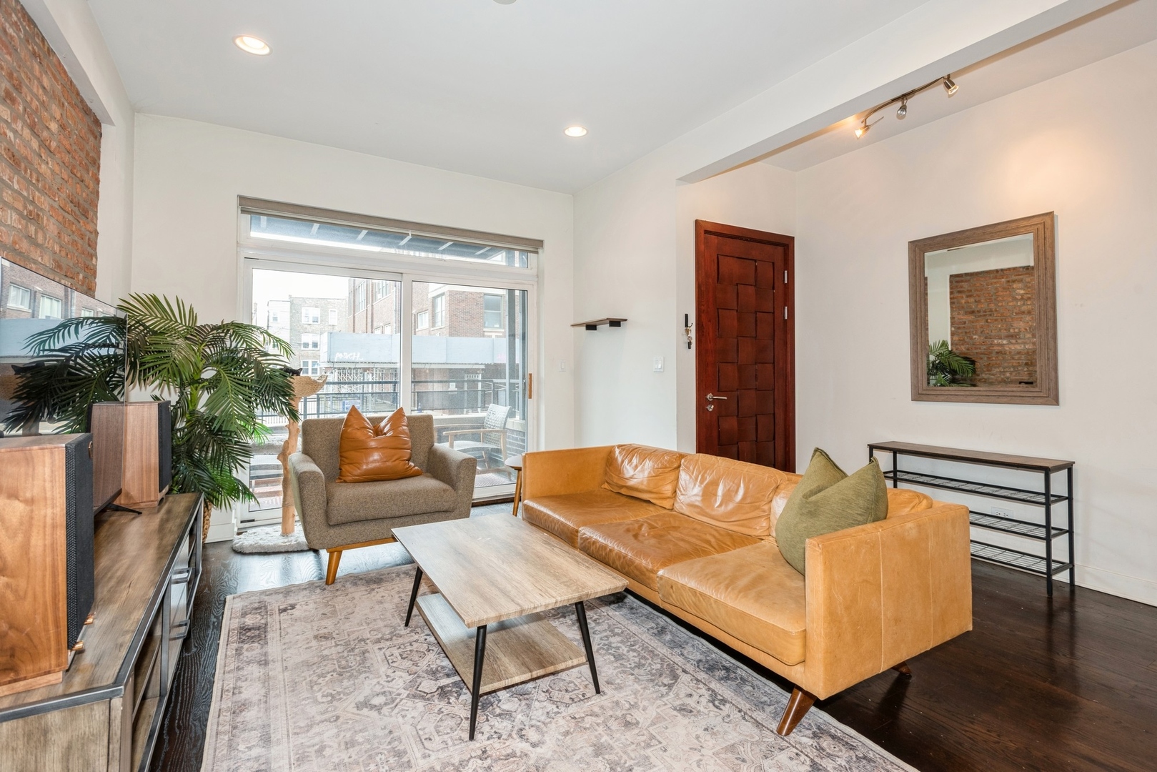 2322 W AUGUSTA Boulevard Unit: 1A