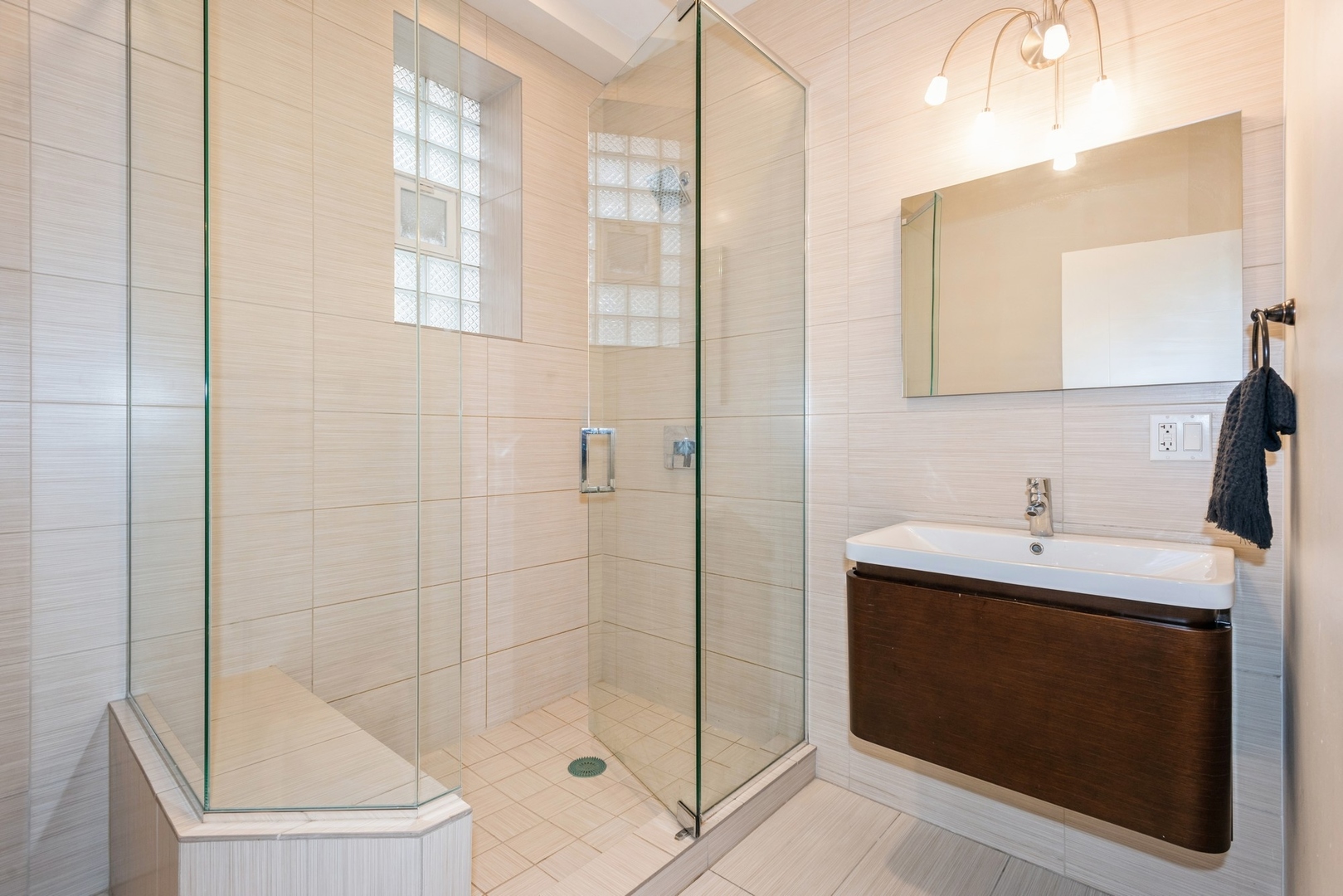 2322 W AUGUSTA Boulevard Unit: 1A