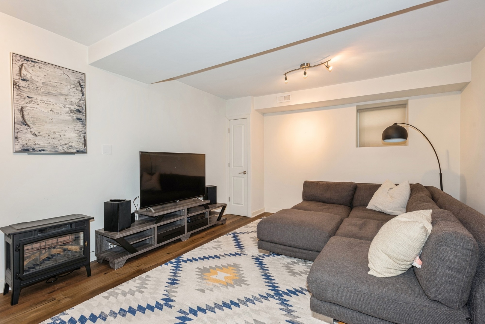 2322 W AUGUSTA Boulevard Unit: 1A