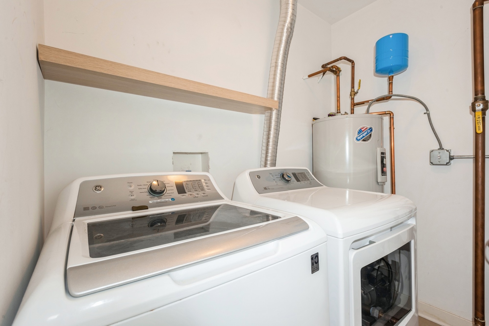 2322 W AUGUSTA Boulevard Unit: 1A