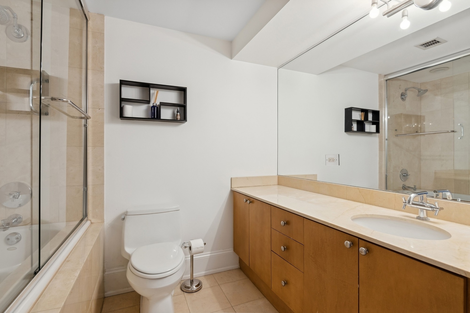 600 N KINGSBURY Street Unit: 1905