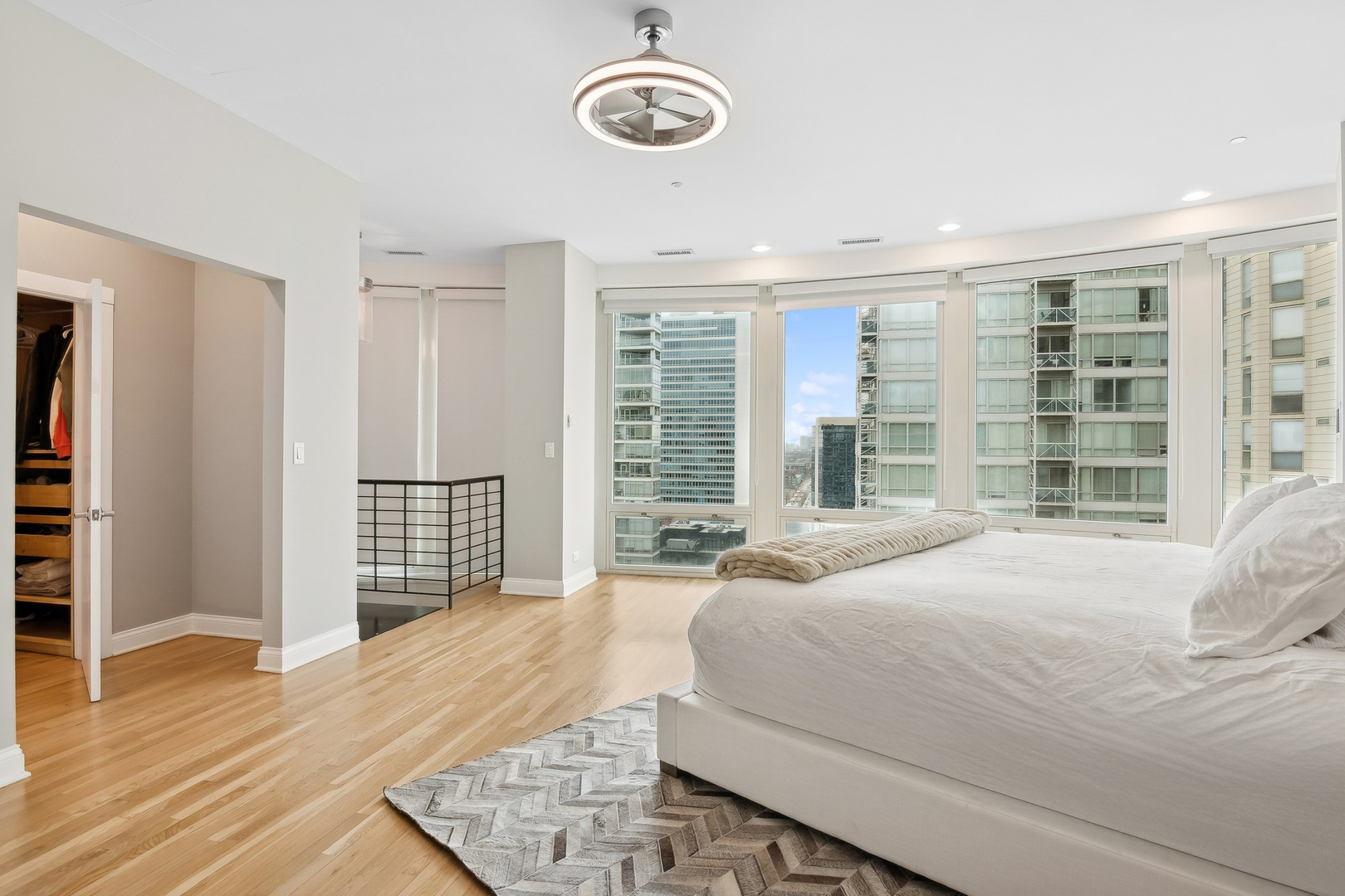 600 N KINGSBURY Street Unit: 1905