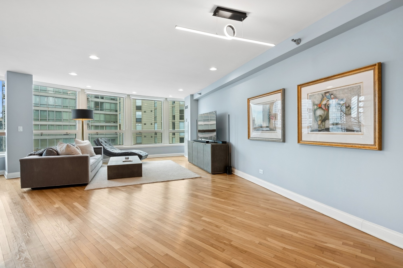 600 N KINGSBURY Street Unit: 1905