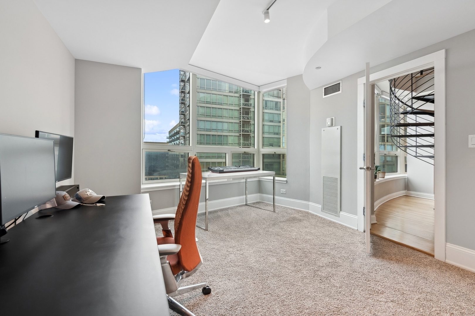 600 N KINGSBURY Street Unit: 1905