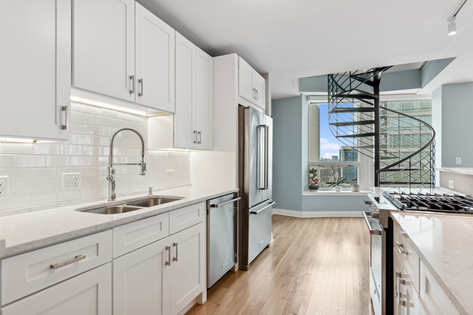 600 N KINGSBURY Street Unit: 1905