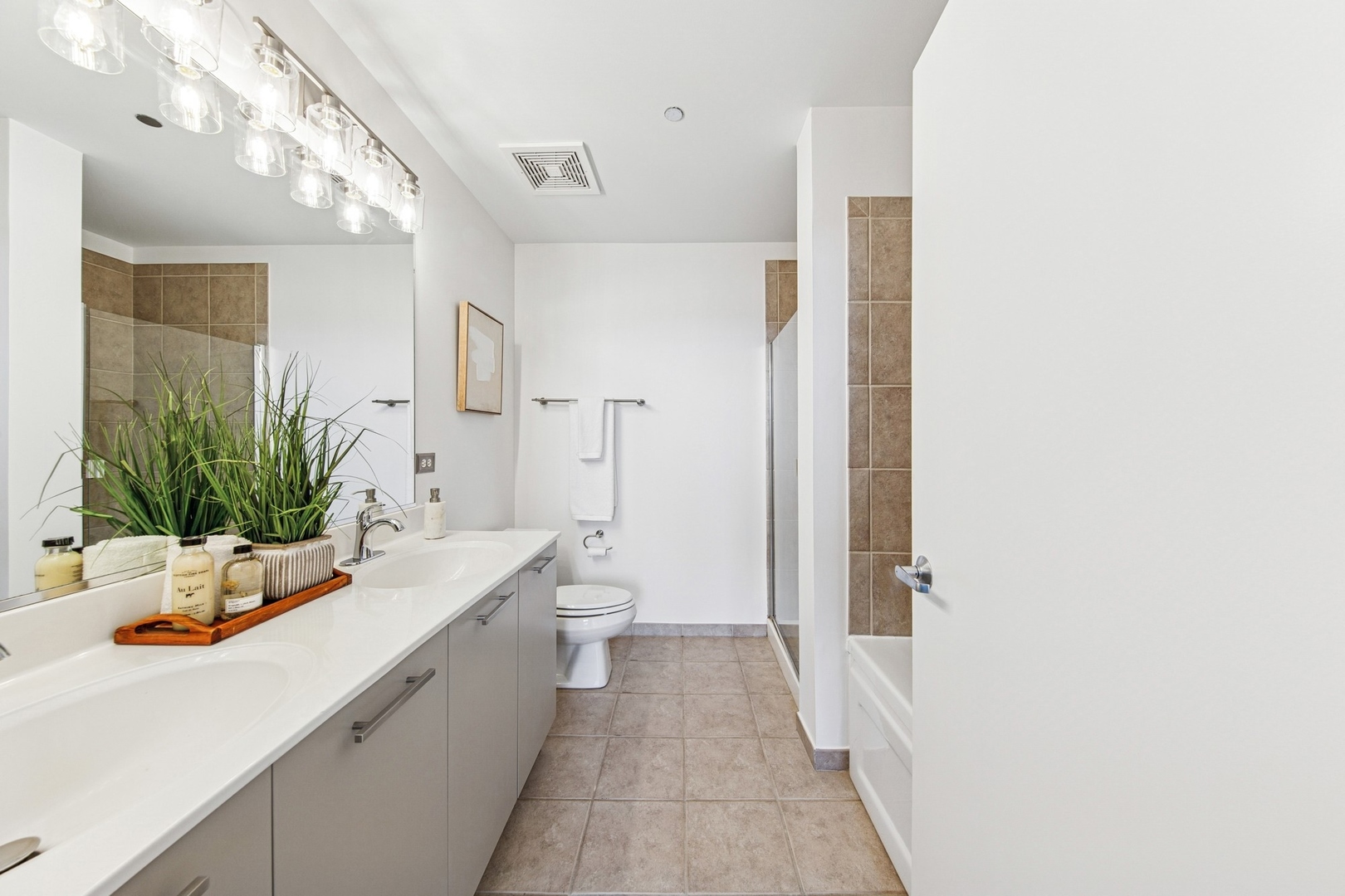 111 S MORGAN Street Unit: 904