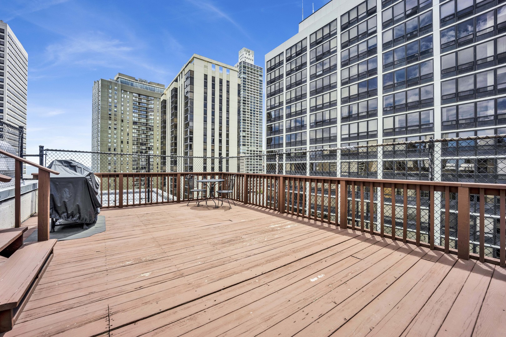 33 E Cedar Street Unit: 17F