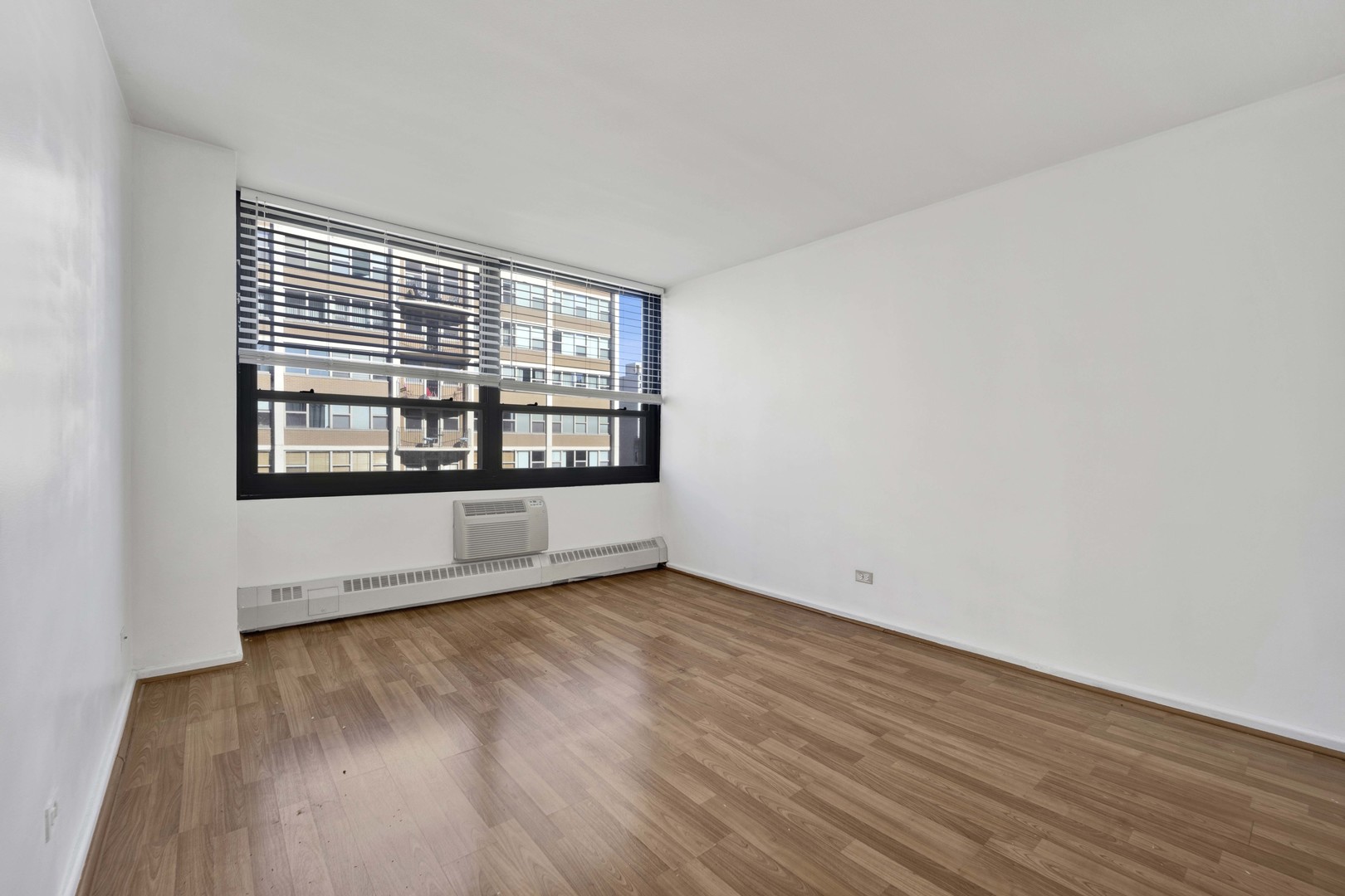 33 E Cedar Street Unit: 17F