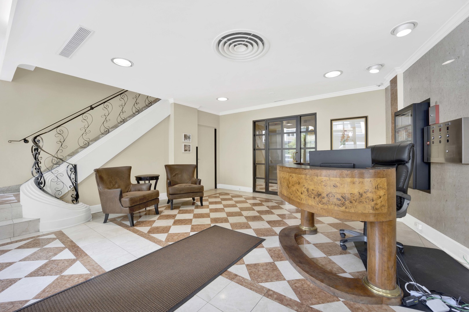 33 E Cedar Street Unit: 17F
