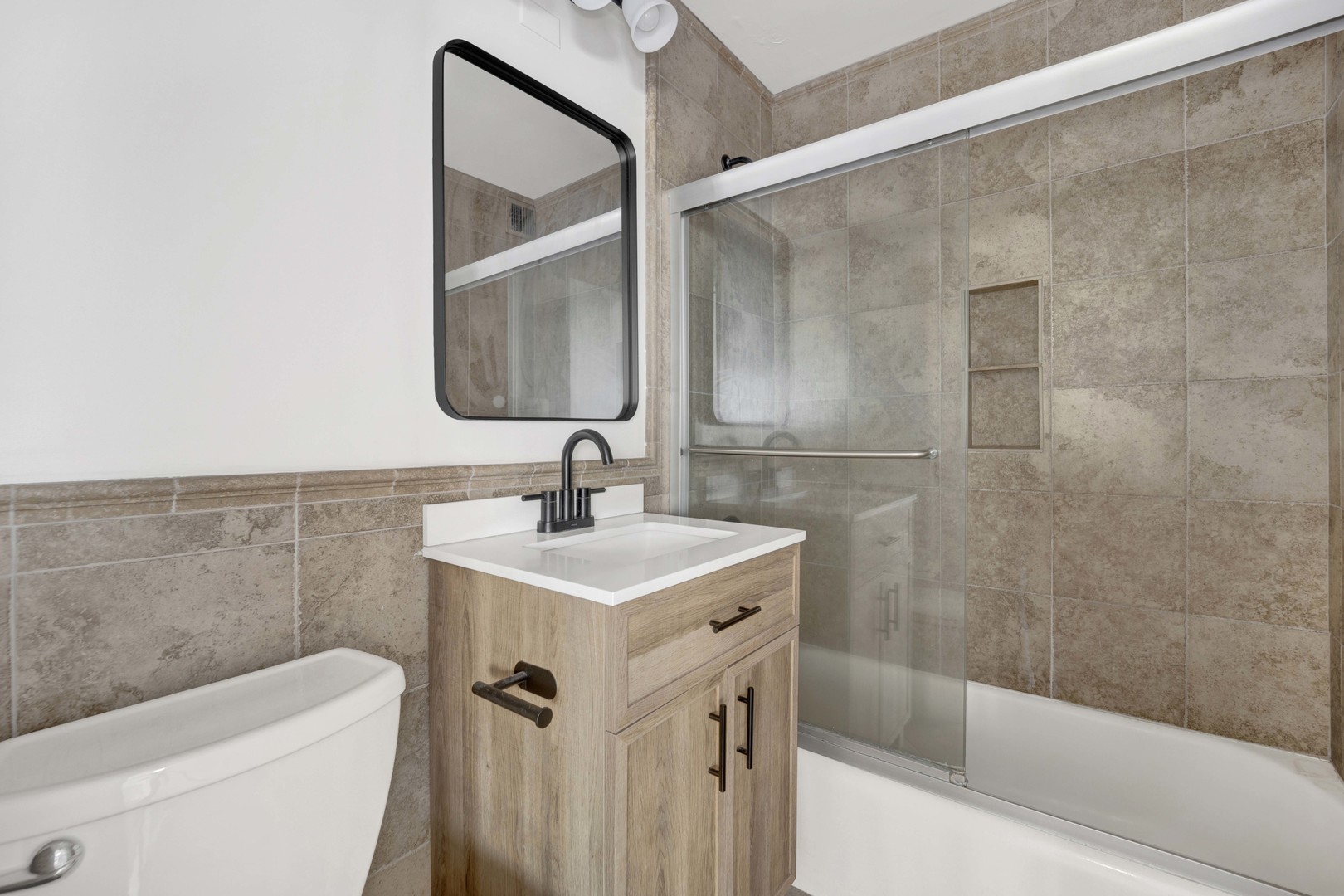 33 E Cedar Street Unit: 17F