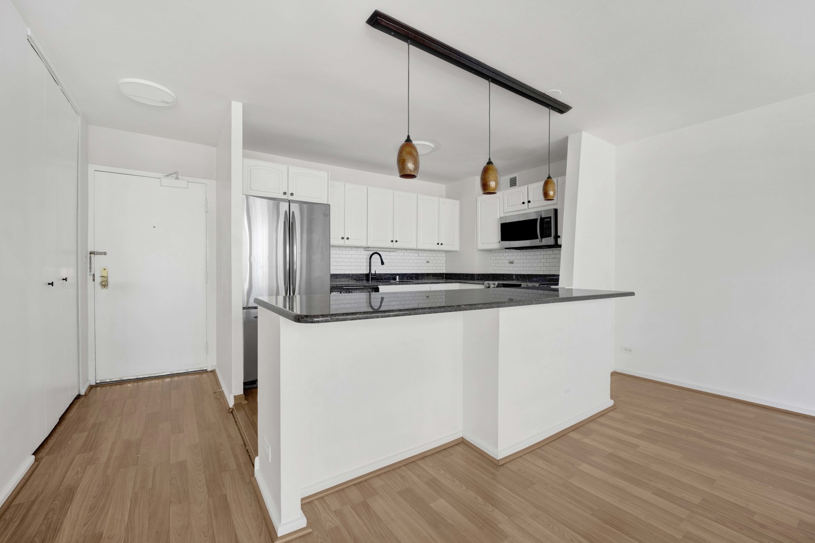33 E Cedar Street Unit: 17F