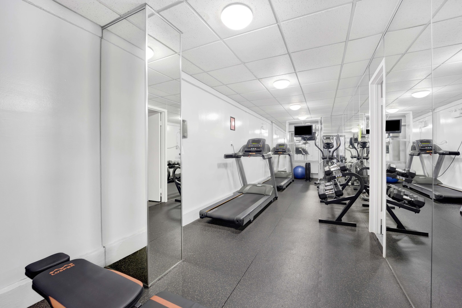33 E Cedar Street Unit: 17F