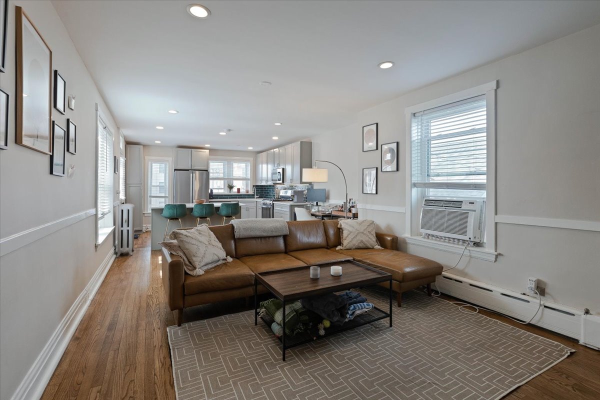 2608 N Burling Street Unit: 3