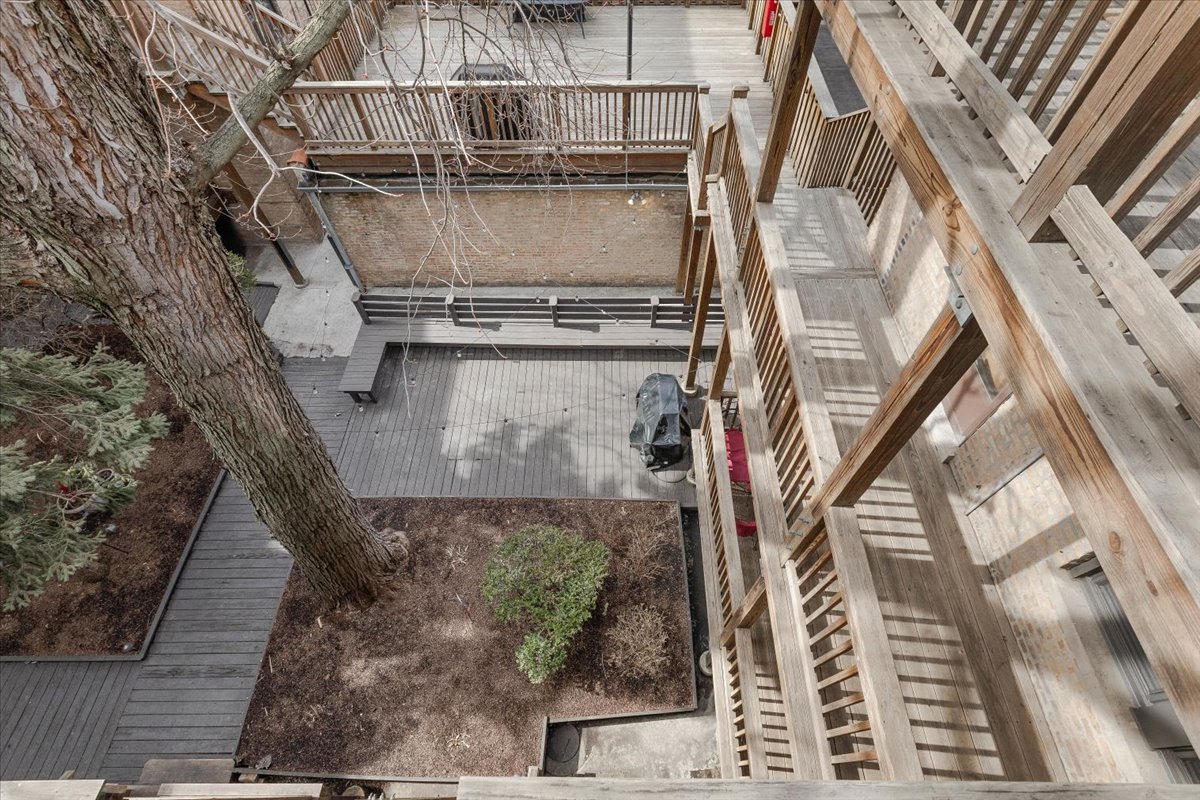 2608 N Burling Street Unit: 3