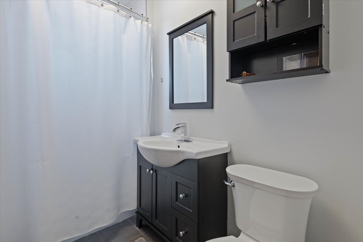 2608 N Burling Street Unit: 3