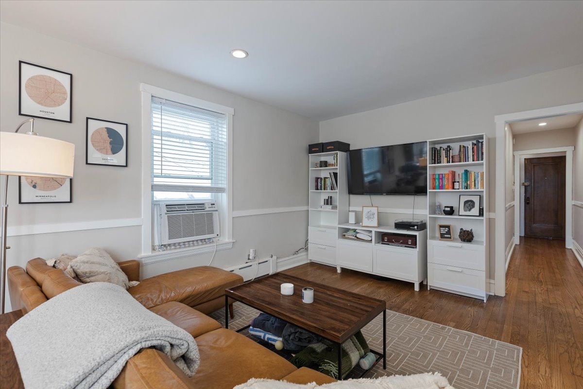 2608 N Burling Street Unit: 3