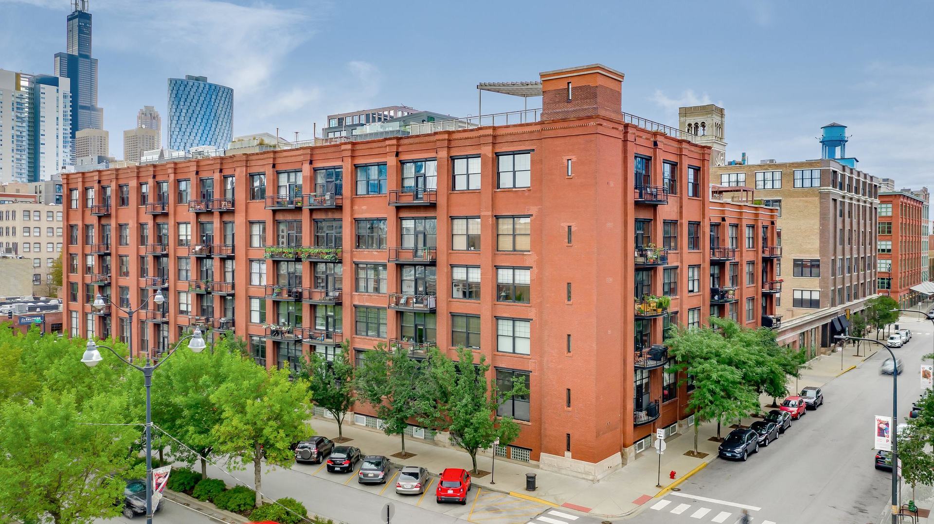 1000 W WASHINGTON Boulevard Unit: 330