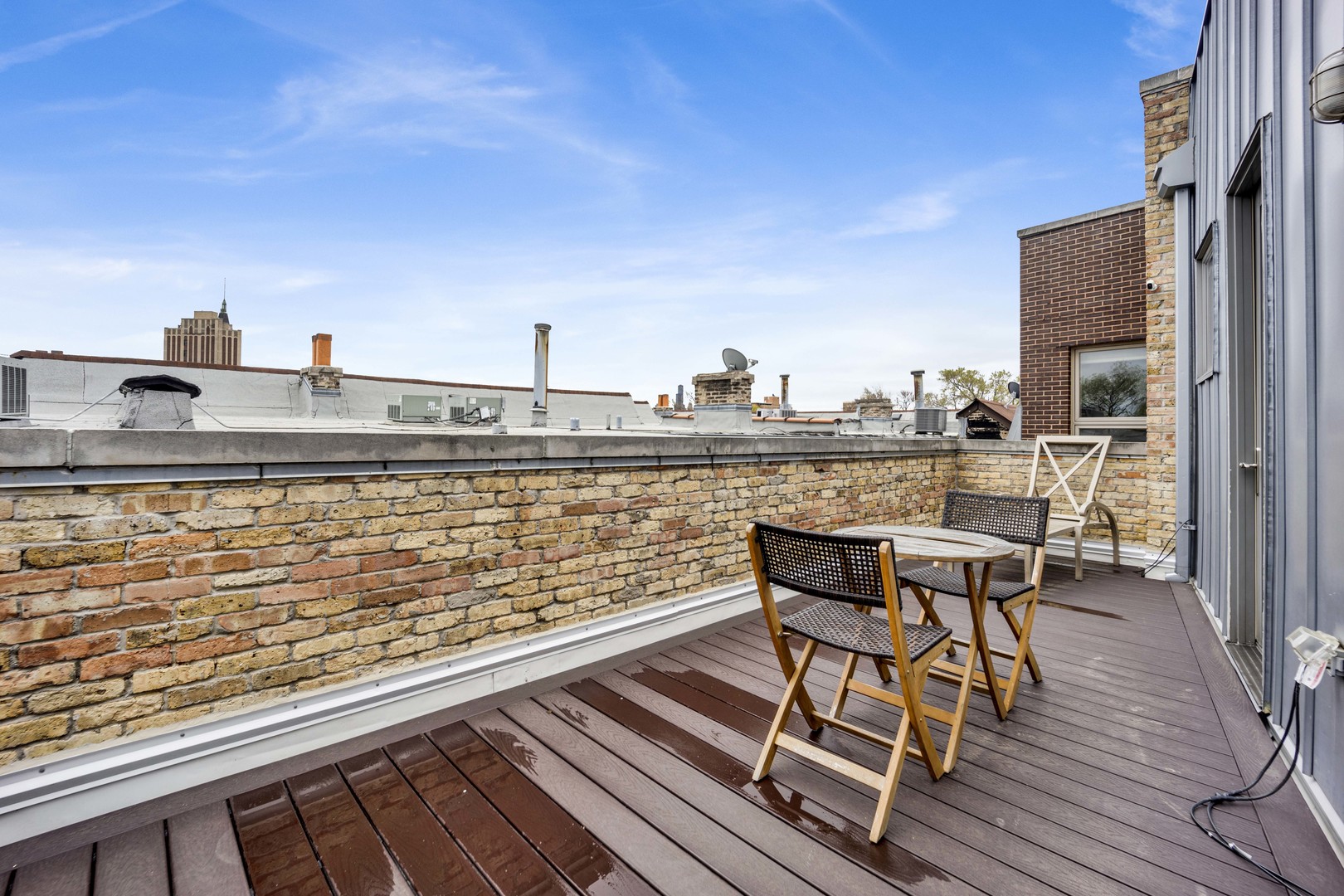 2130 W North Avenue Unit: 202