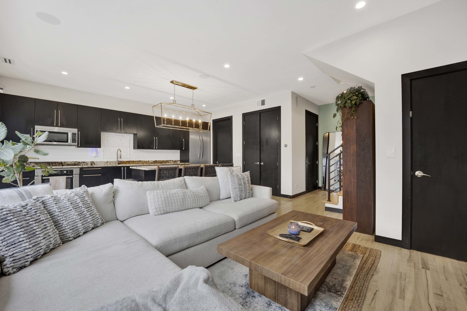 2130 W North Avenue Unit: 202