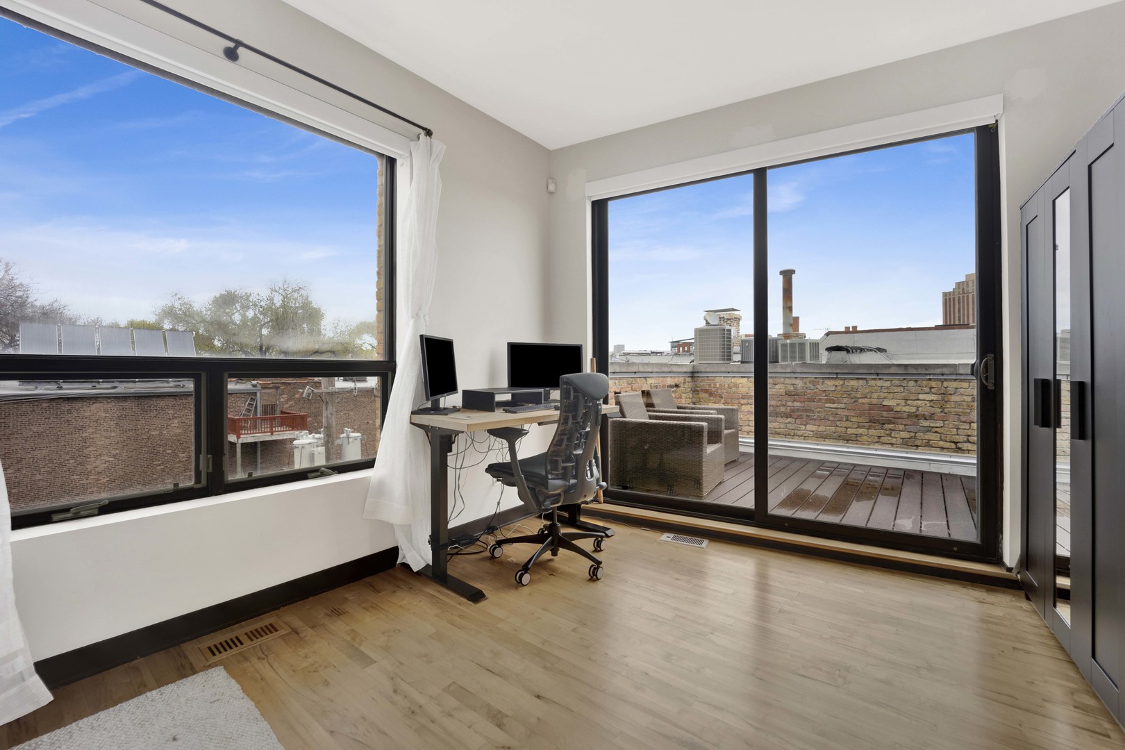 2130 W North Avenue Unit: 202