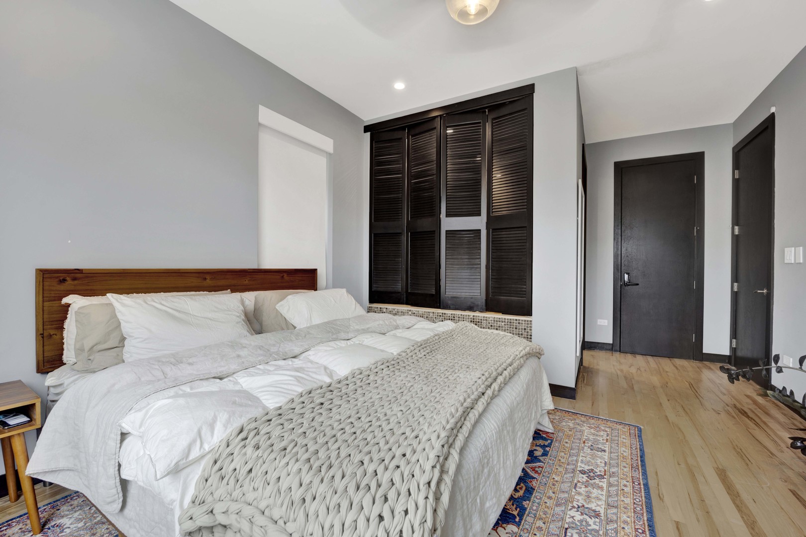 2130 W North Avenue Unit: 202