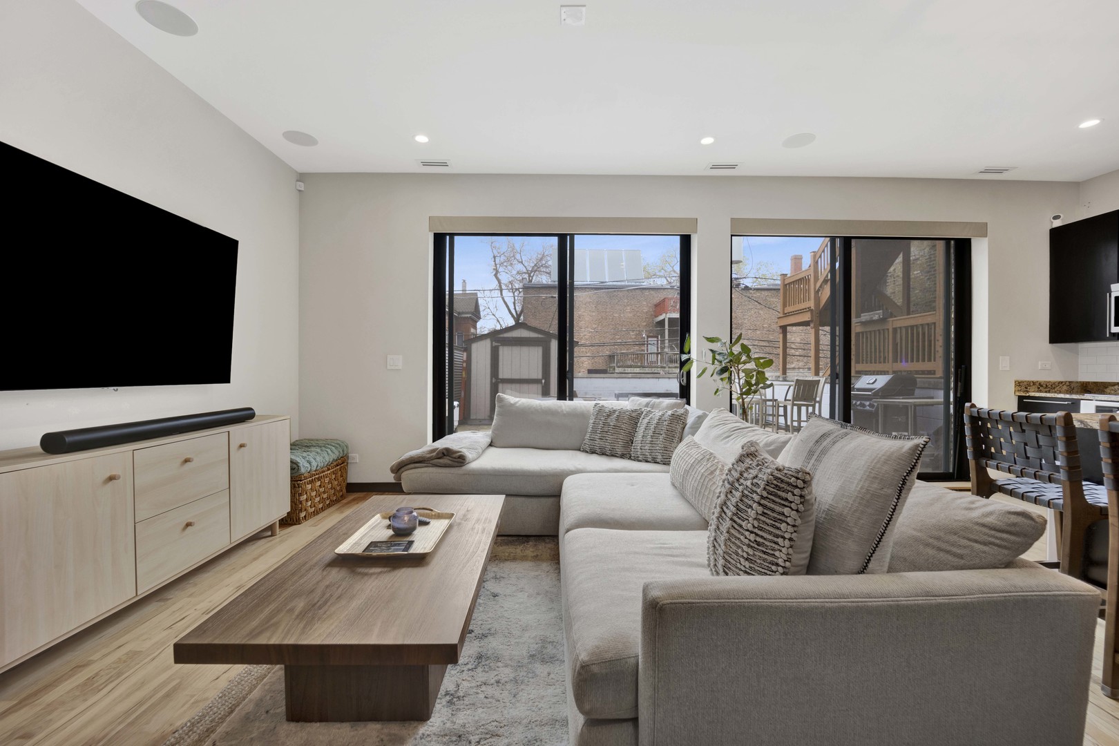 2130 W North Avenue Unit: 202