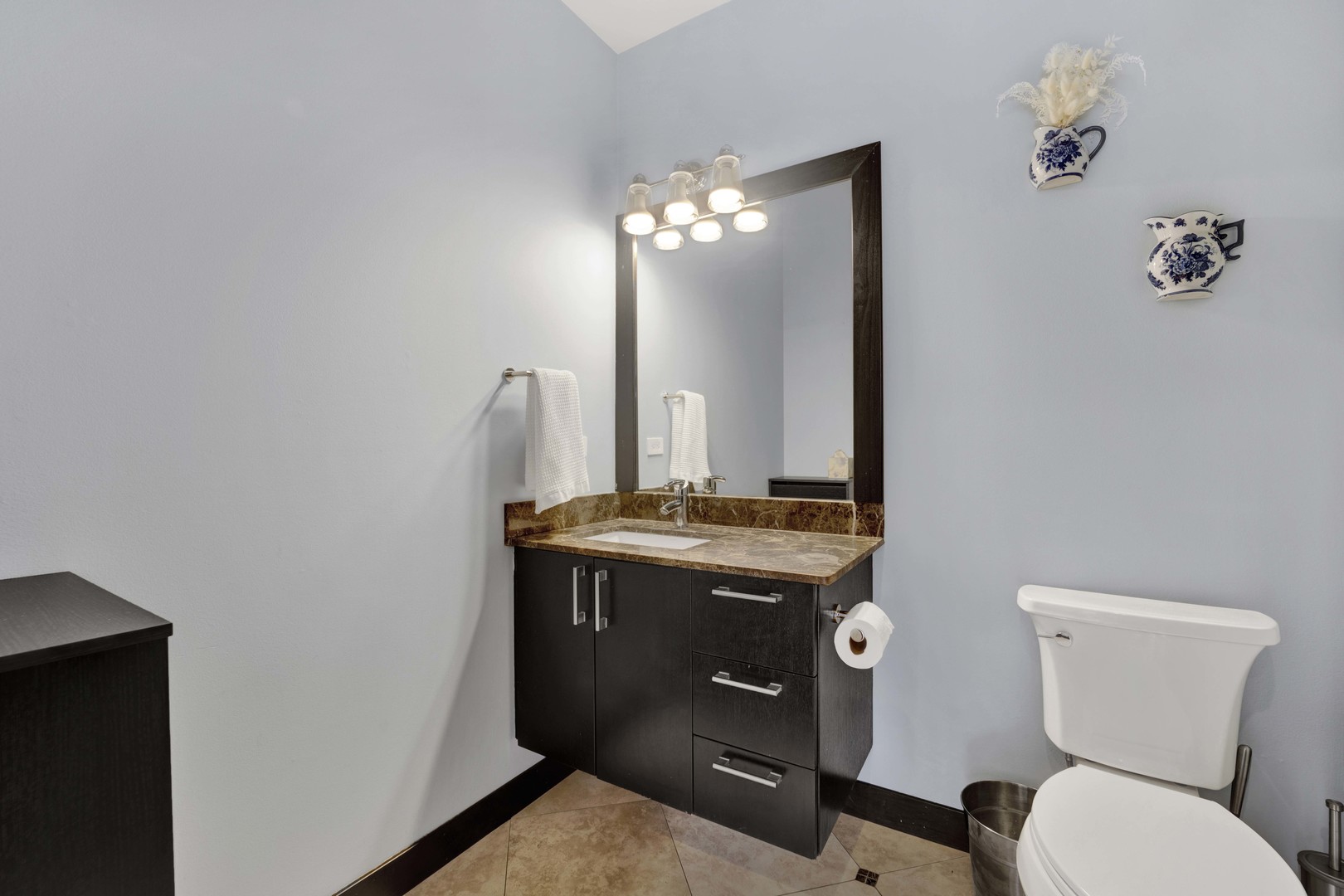 2130 W North Avenue Unit: 202