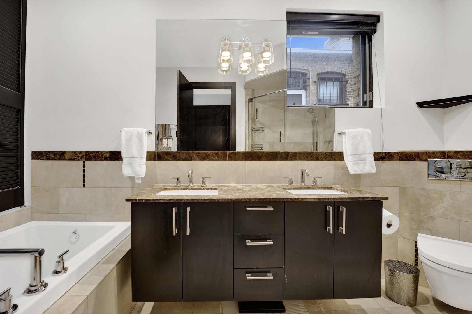 2130 W North Avenue Unit: 202