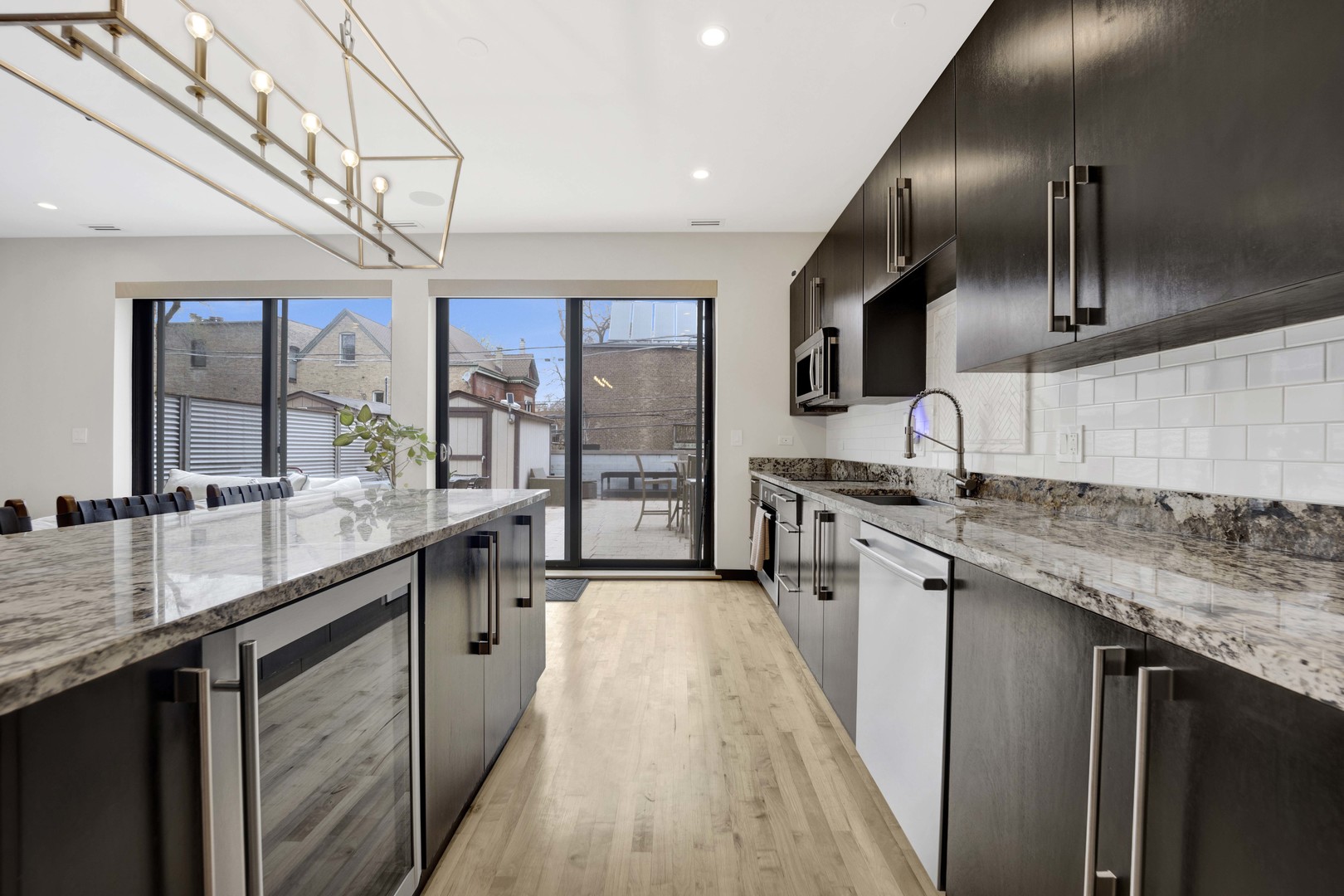 2130 W North Avenue Unit: 202