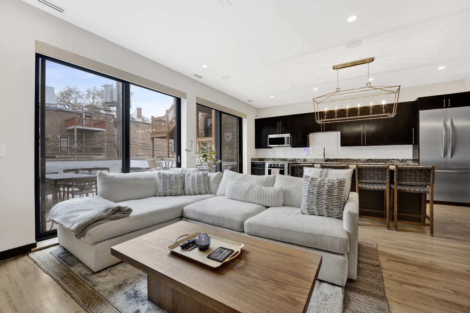 2130 W North Avenue Unit: 202