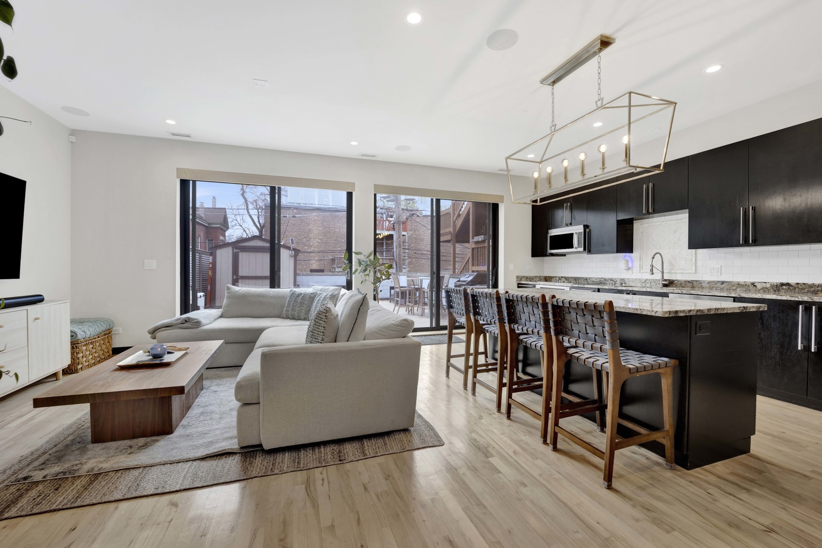 2130 W North Avenue Unit: 202