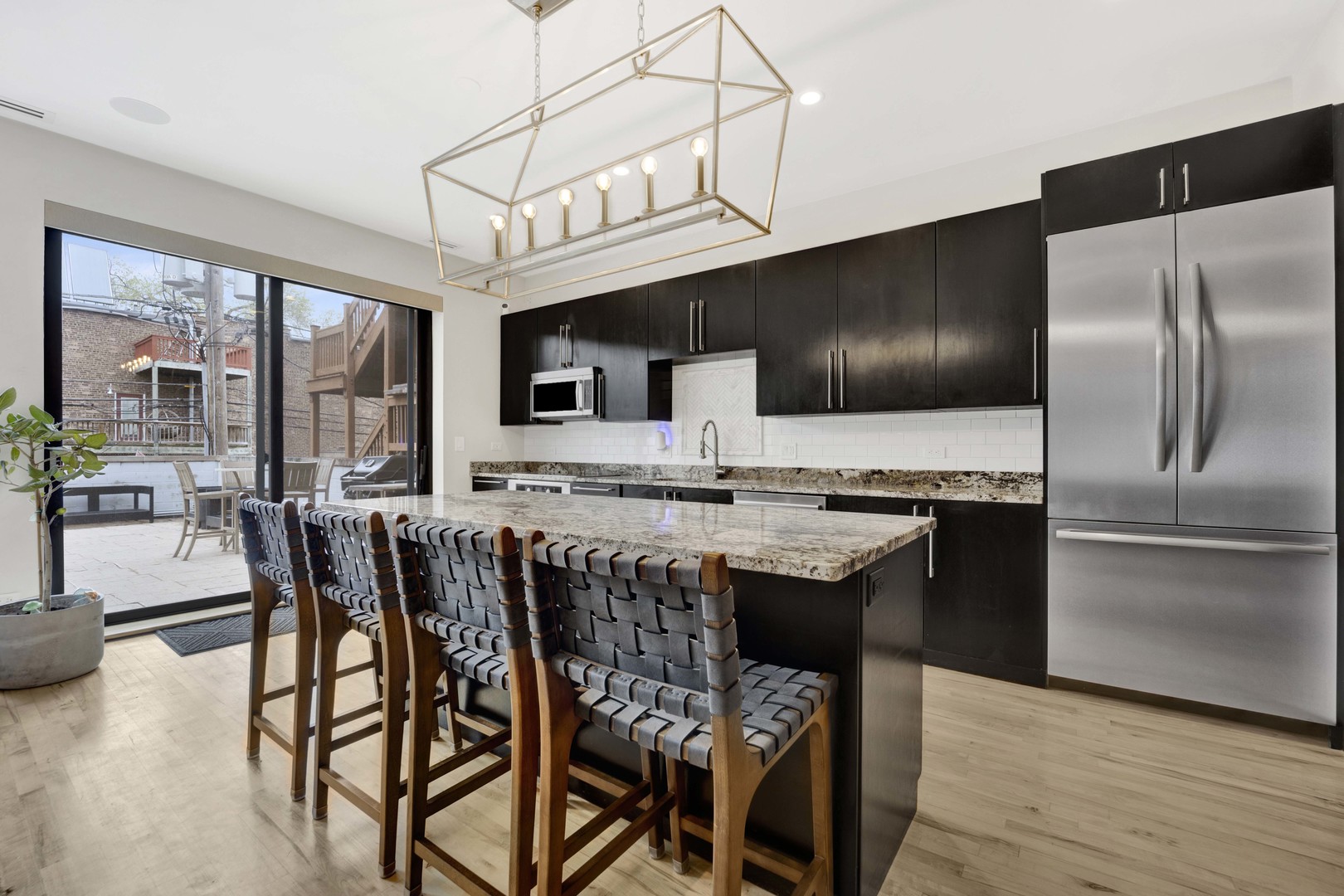 2130 W North Avenue Unit: 202