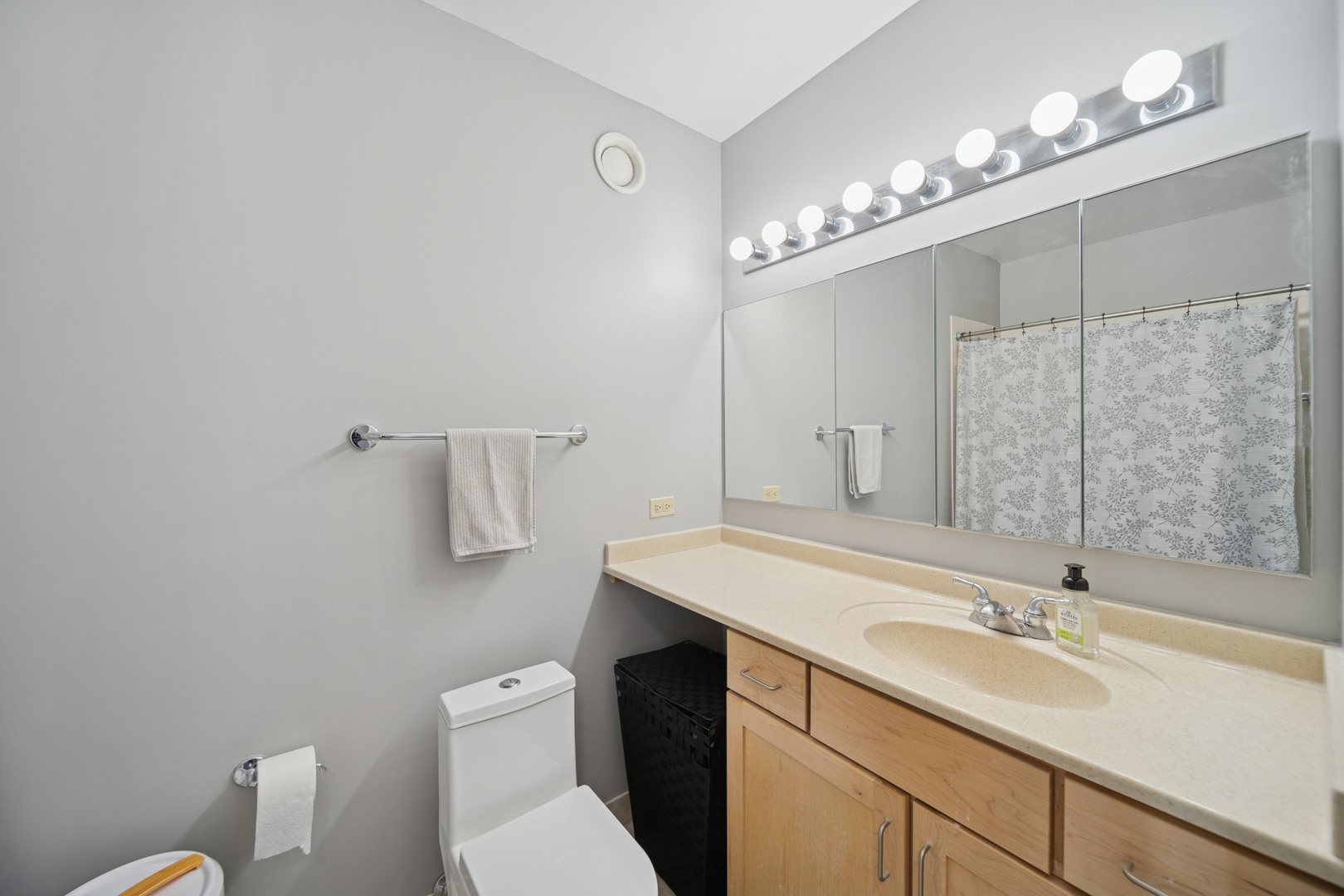 222 N Columbus Drive Unit: 3702