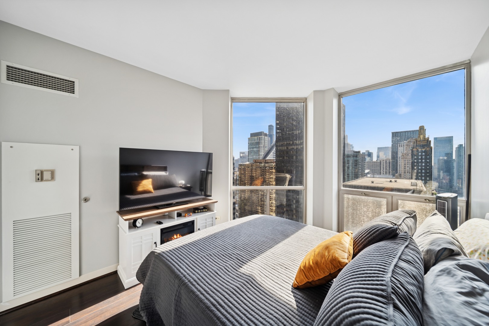 222 N Columbus Drive Unit: 3702