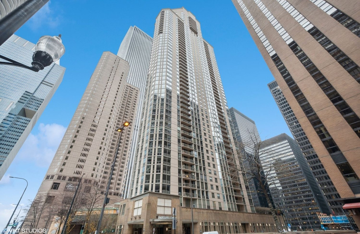 222 N Columbus Drive Unit: 3702