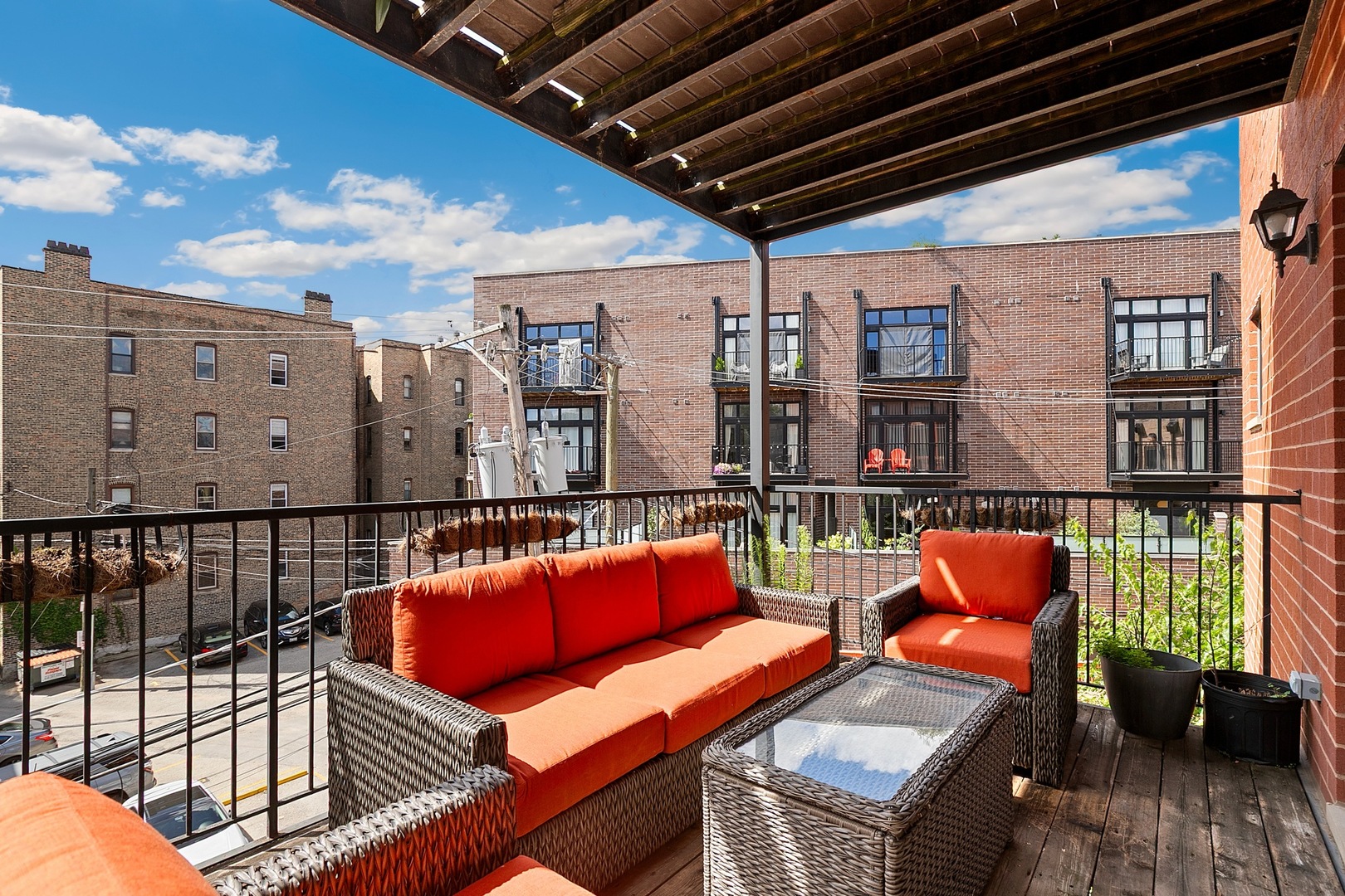 663 W Wellington Avenue Unit: 4