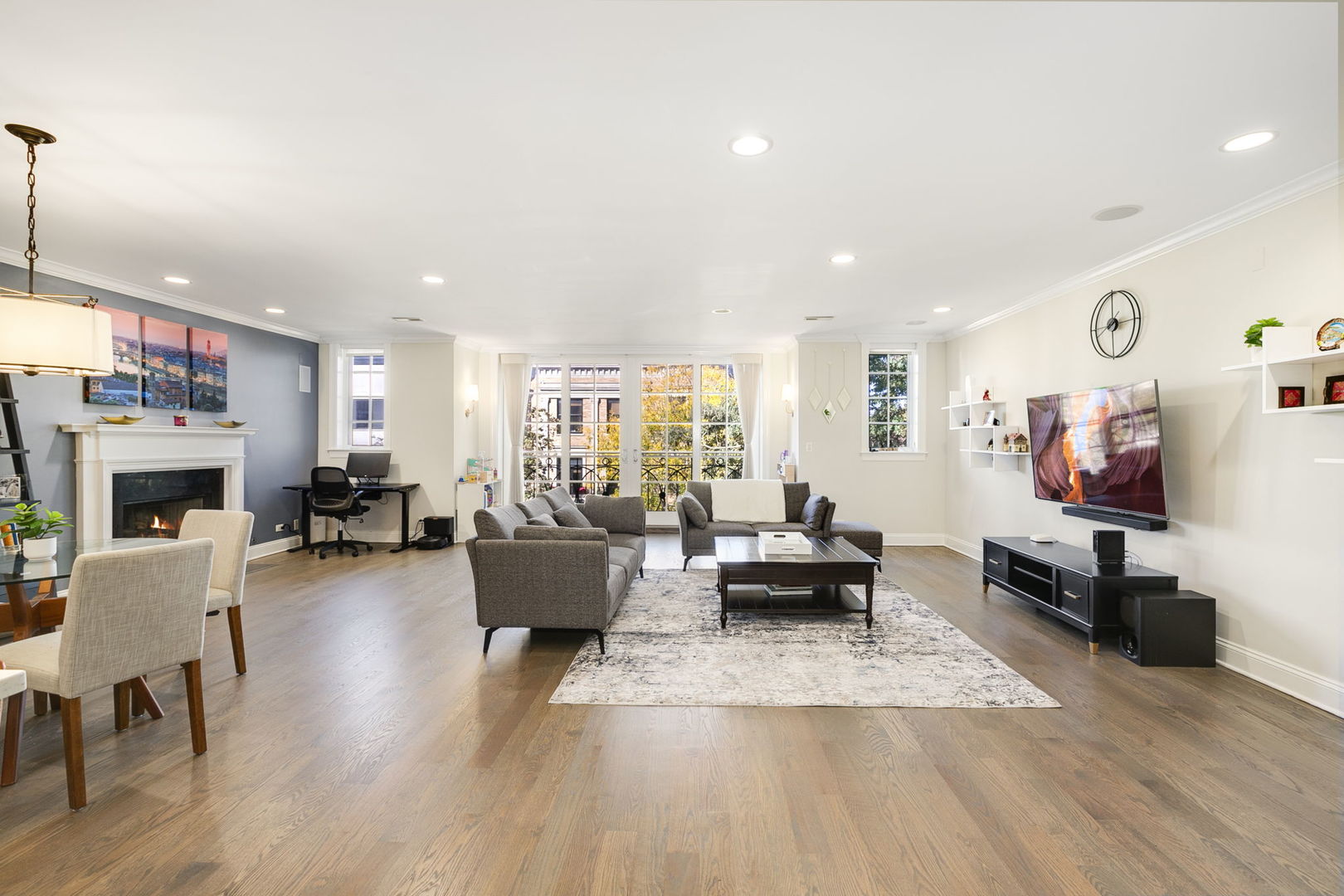 663 W Wellington Avenue Unit: 4