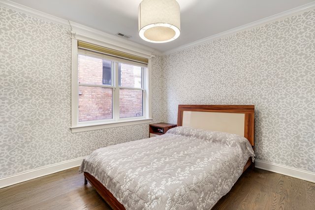 663 W Wellington Avenue Unit: 4