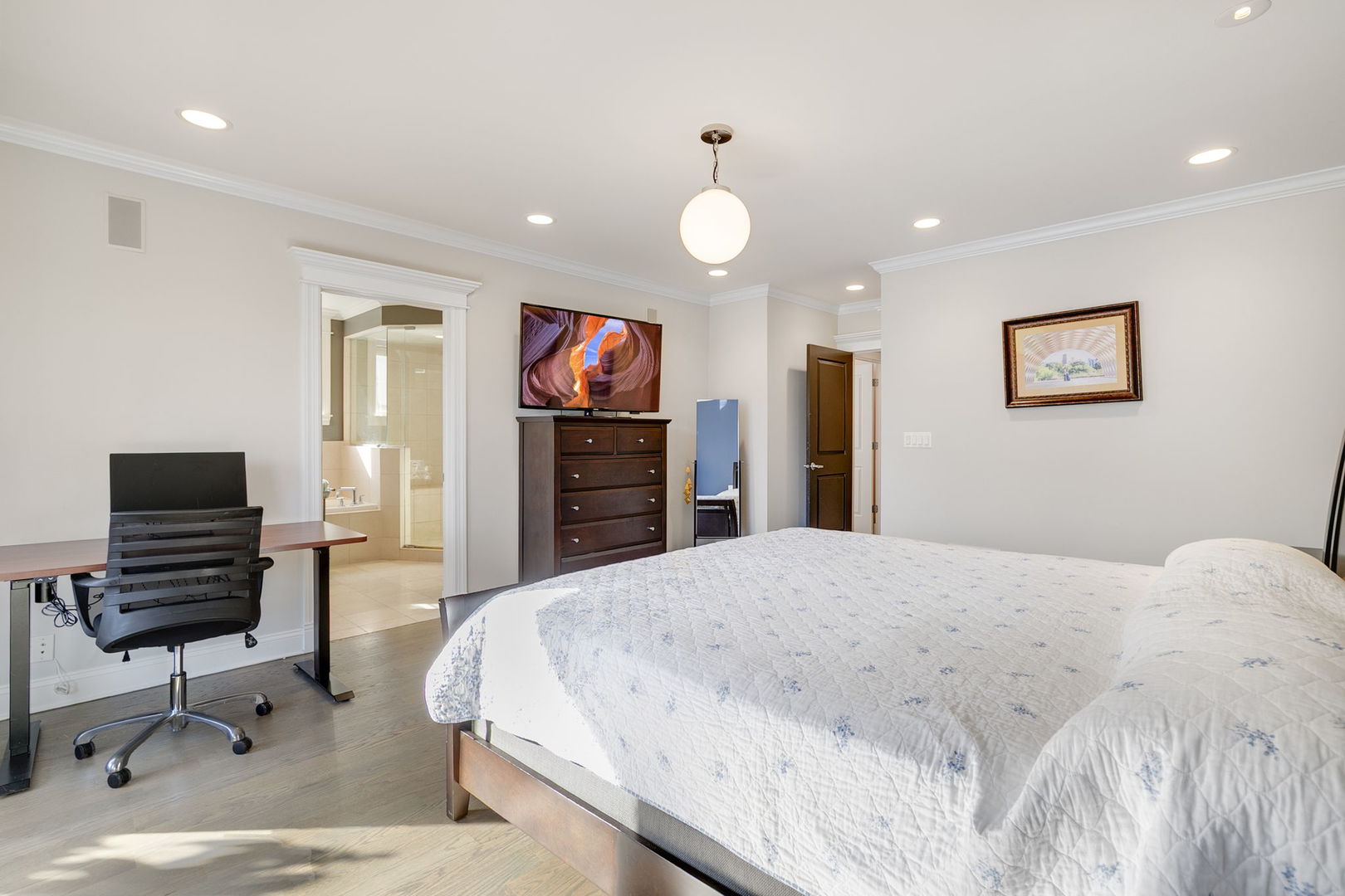 663 W Wellington Avenue Unit: 4