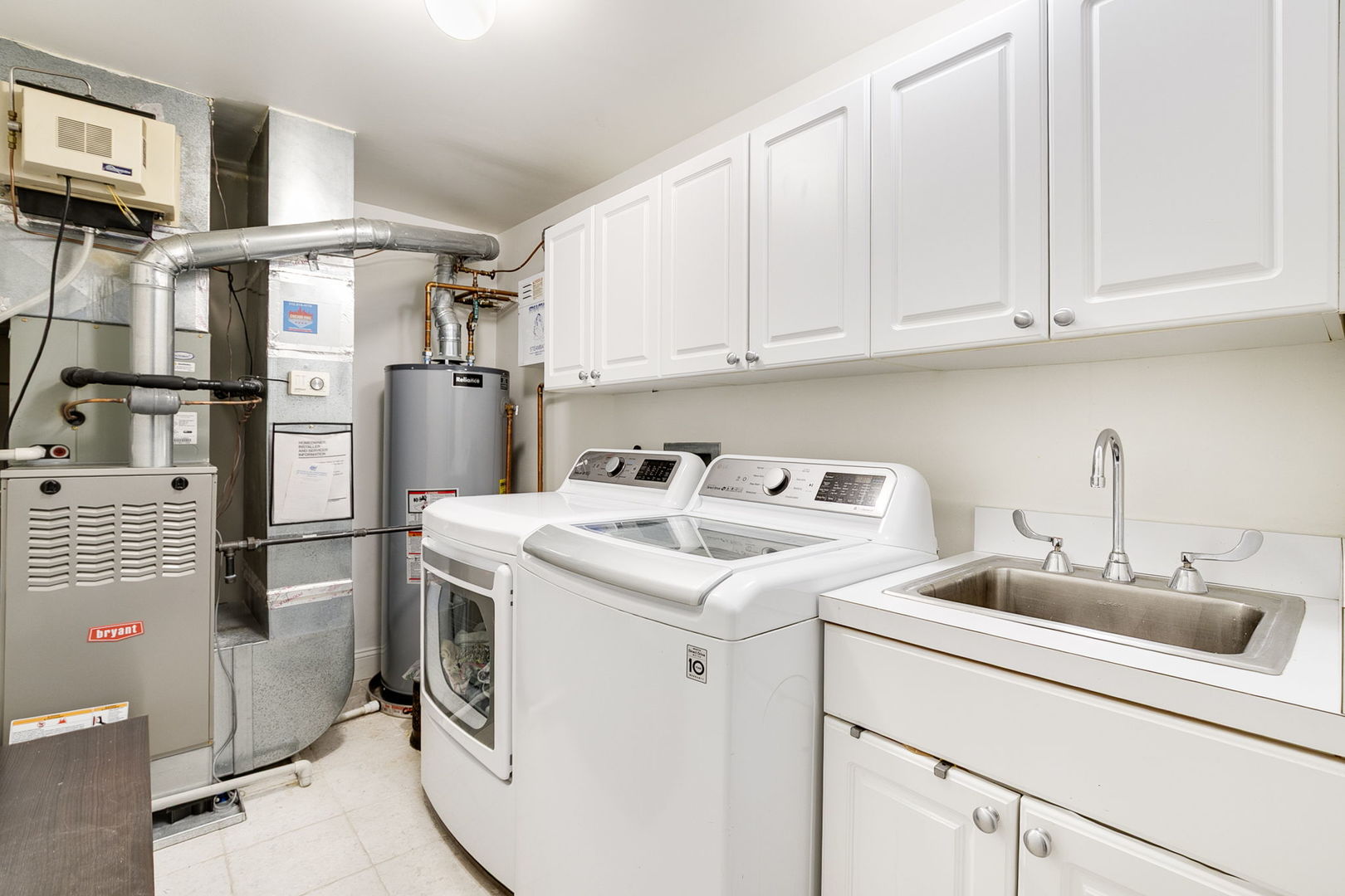 663 W Wellington Avenue Unit: 4