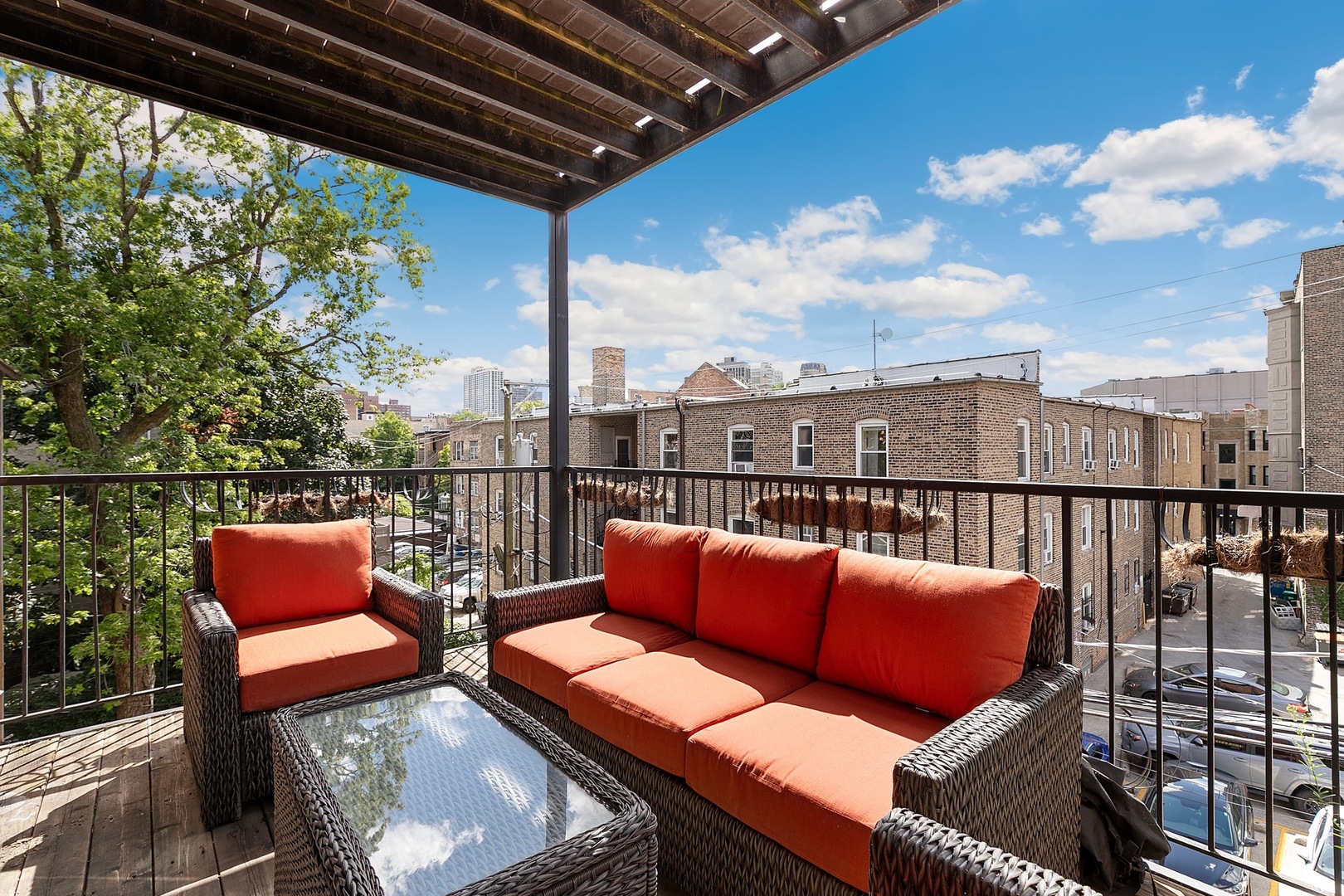 663 W Wellington Avenue Unit: 4