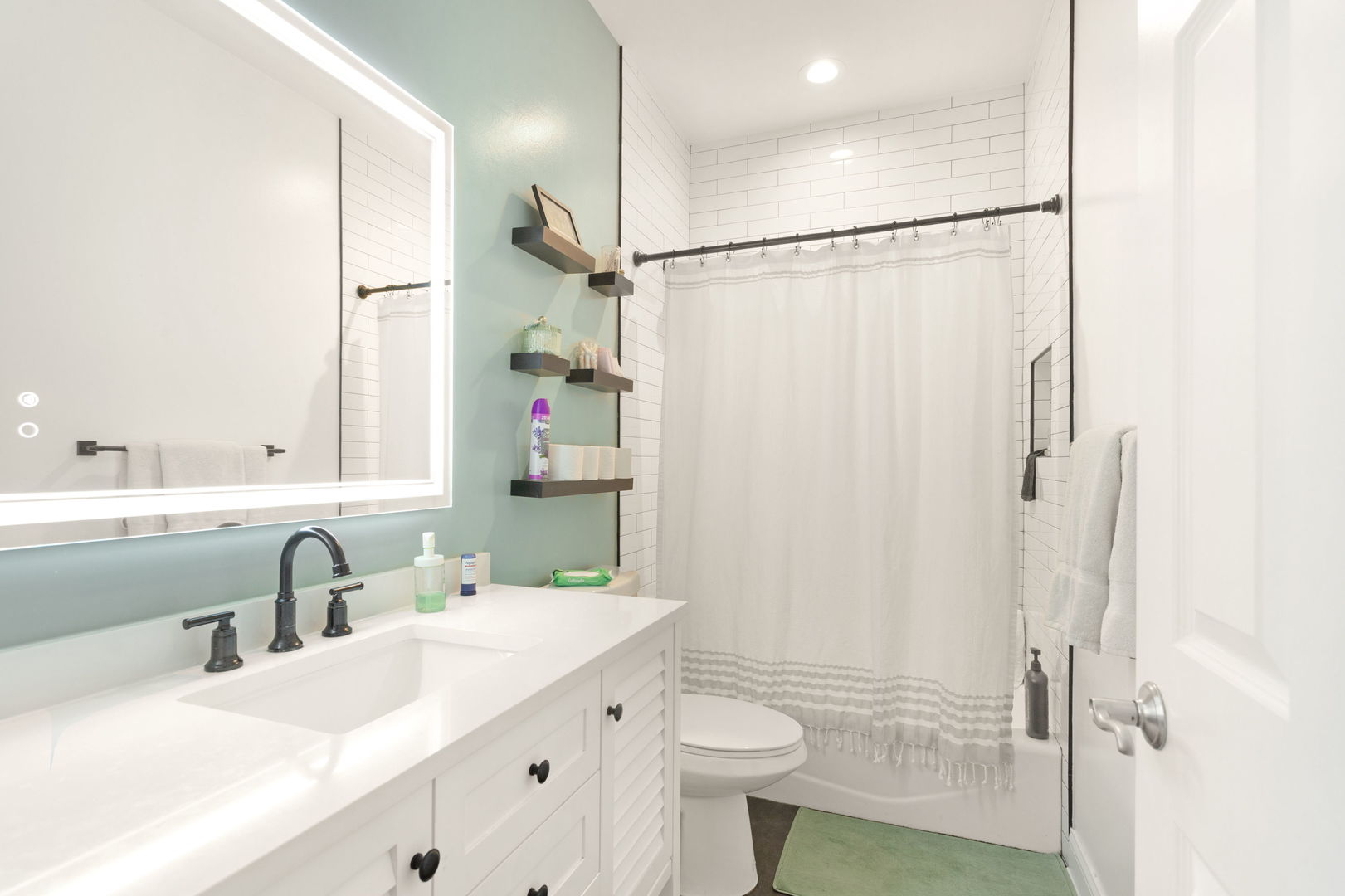 2222 W Belmont Avenue Unit: 203