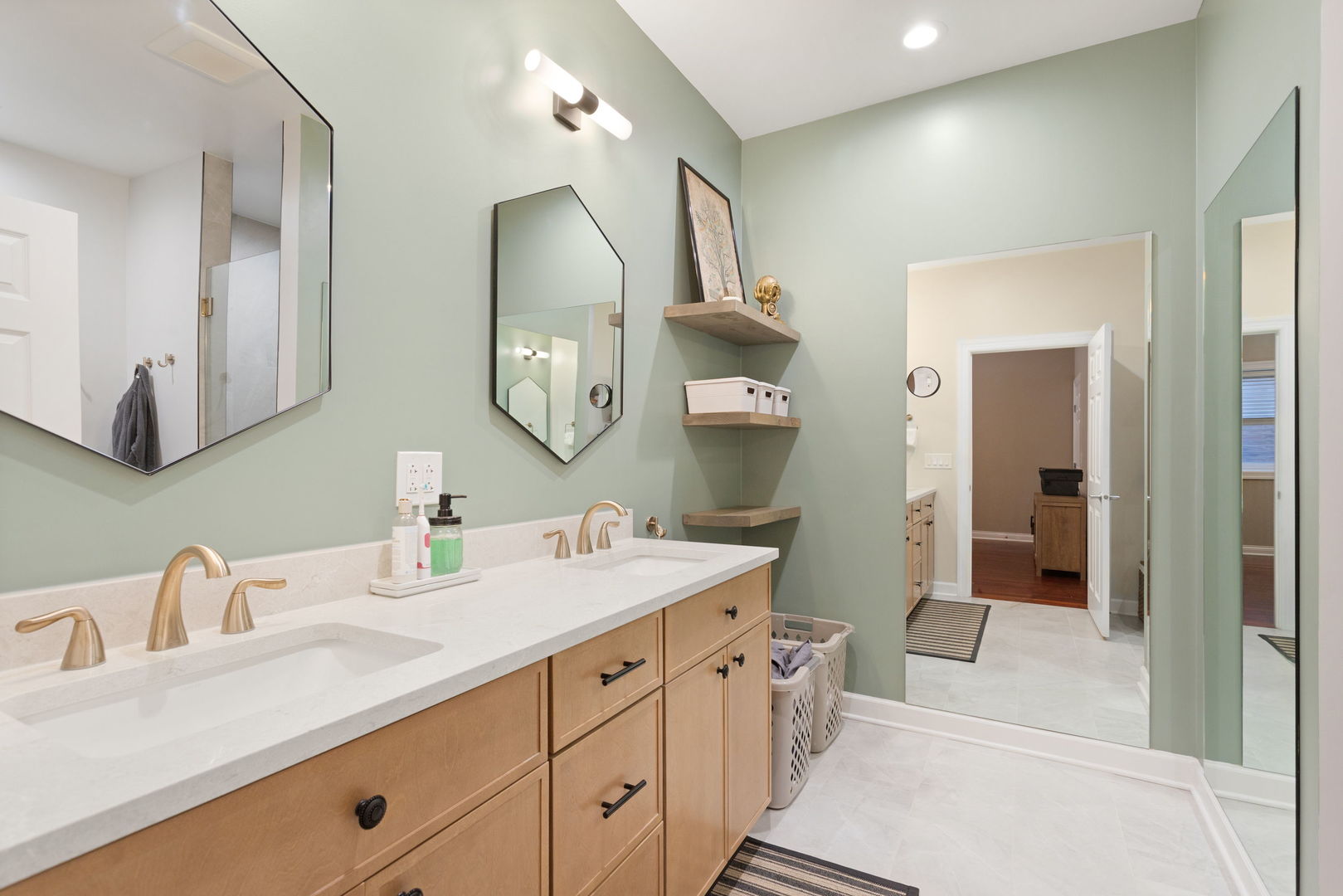 2222 W Belmont Avenue Unit: 203
